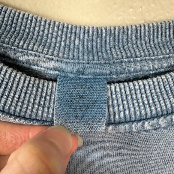 Urban Outfitters Crewneck Sweatshirt Pullover Embroidered Flower Women's Small - Picture 2 of 5